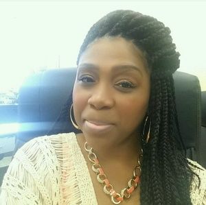 Meet your Posher, Anekee